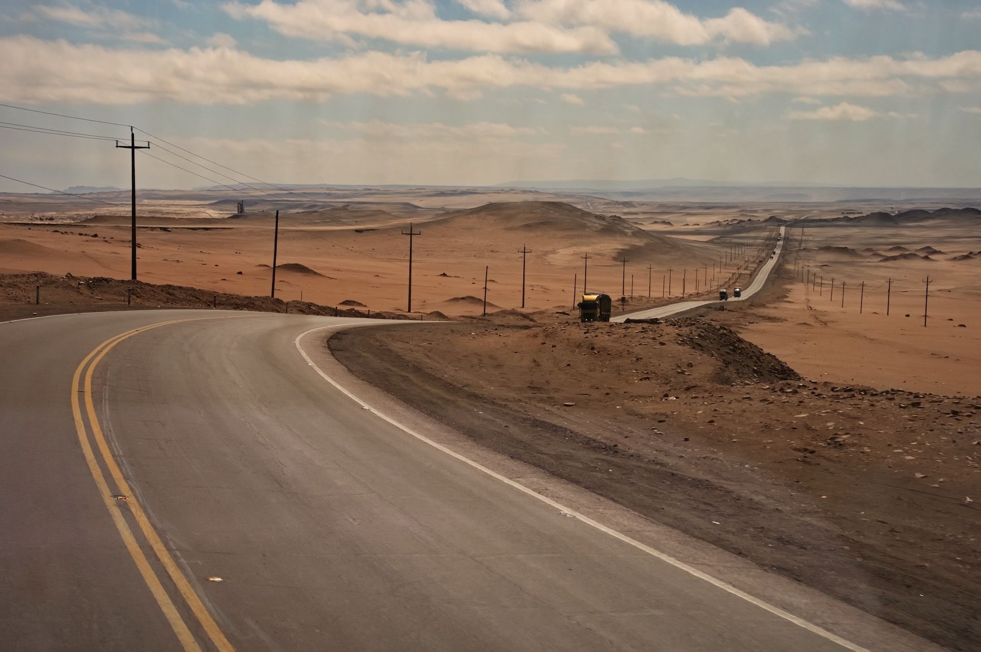 On the road in Peru  © vedrana2701/Shutterstock