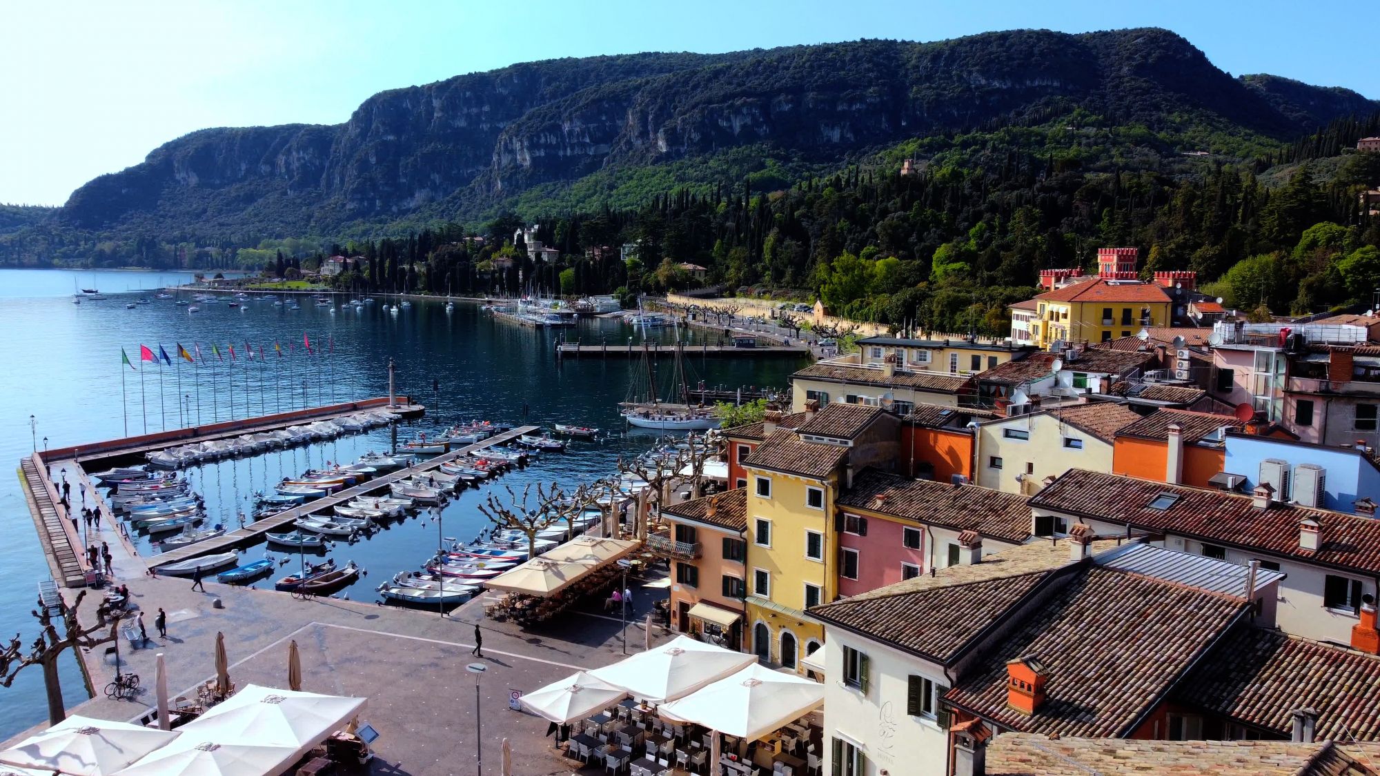 Il porto di Garda © Luca Schilirò, Lonely Planet Italia