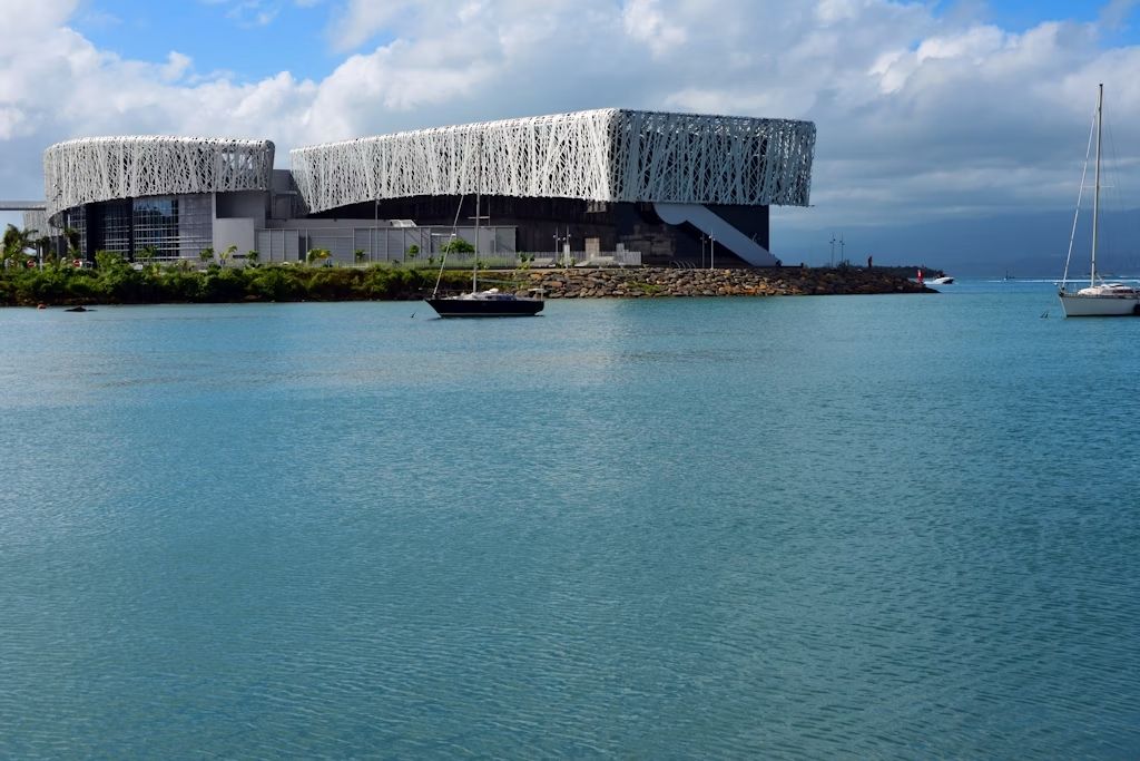 Il Mémorial ACTe, progettato da Jean-Michel Mocka-Célestine, Pascal Berthelot (BMC), Mikaël Marton e Fabien Doré (Atelier Doré/Marton).