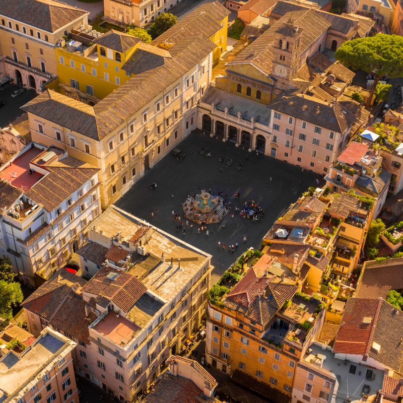 Piazza Santa Maria a Trastevere, Roma © Stefano Tammaro/Shutterstock
