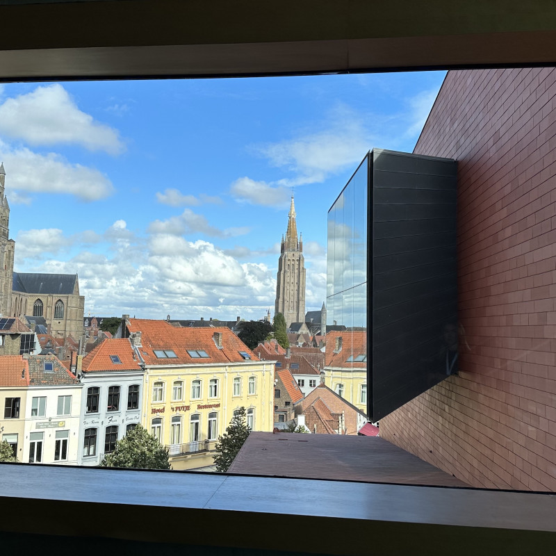 Il centro storico di Bruges dal futuristico Concertgebouw