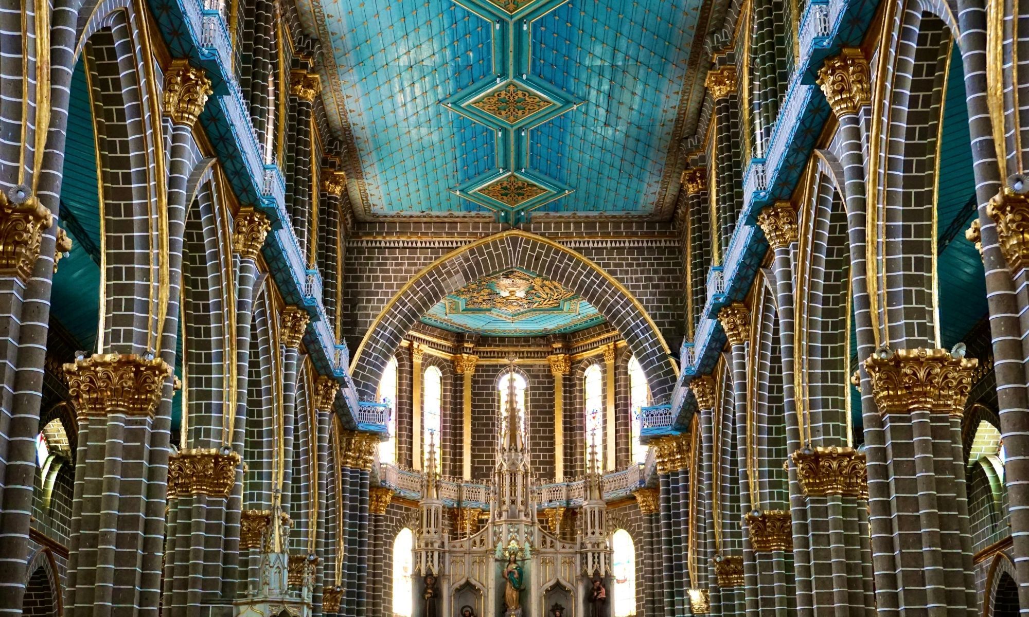 La Basilica de la Inmaculada Concepcion a Jardin ©Gaylyplanet