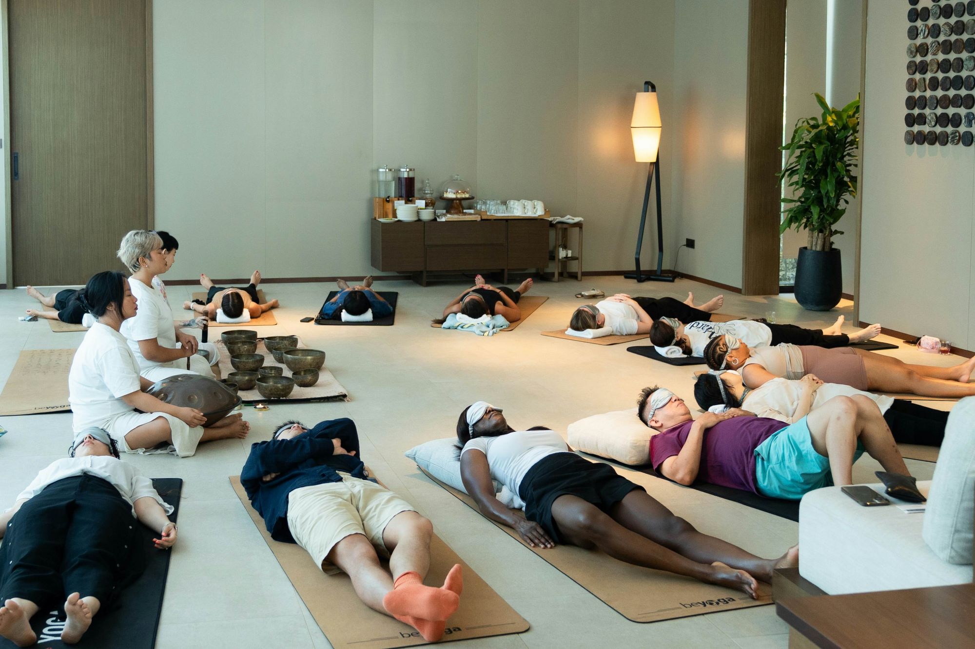 Una sessione di sound healing presso il Westin Resort & Spa Cam Ranh. © Marriott International