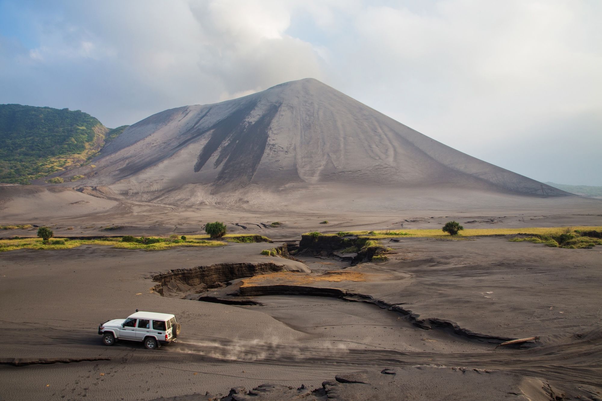Il vulcano Yasur  ©StanislavBeloglazov / Shutterstock