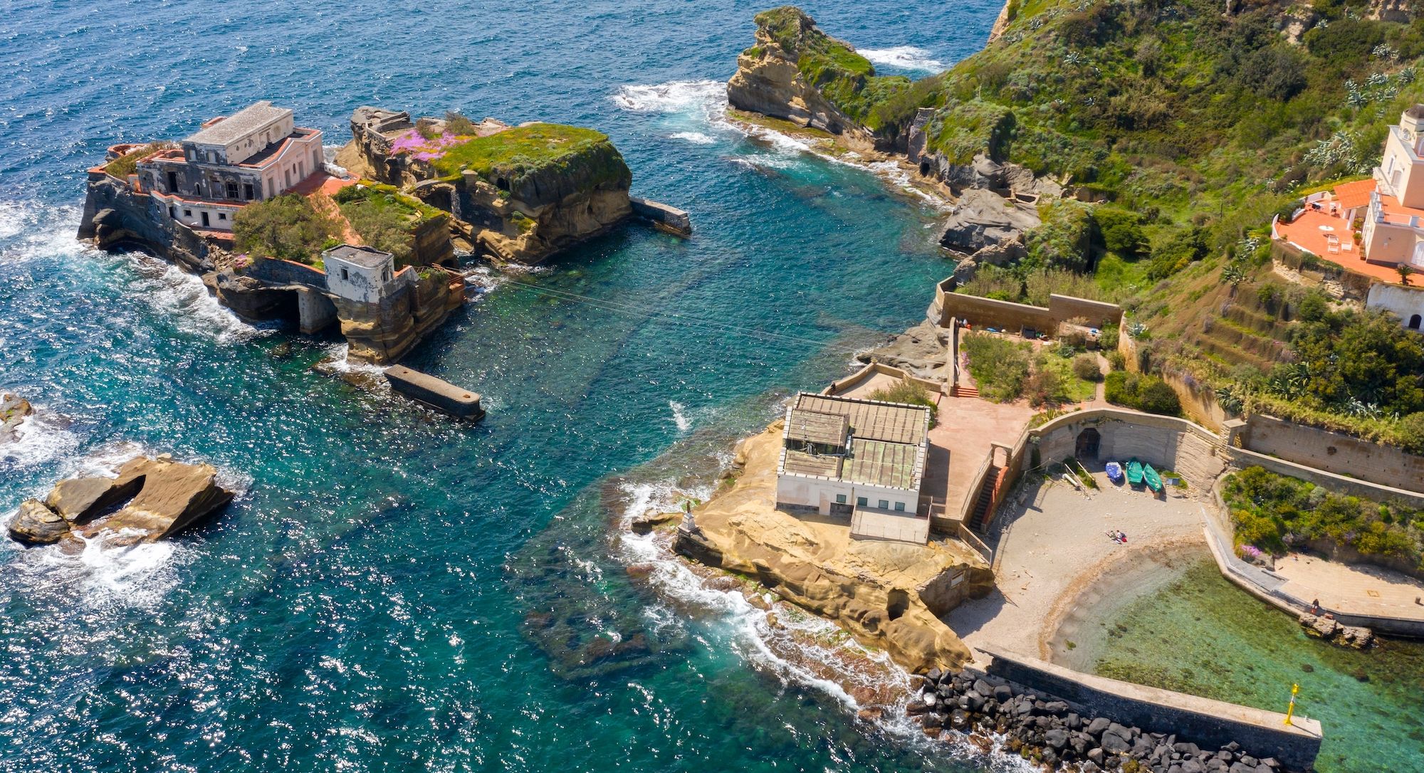 La spiaggia di Gaiola vista dall’alto, Napoli ©Stefano Tammaro