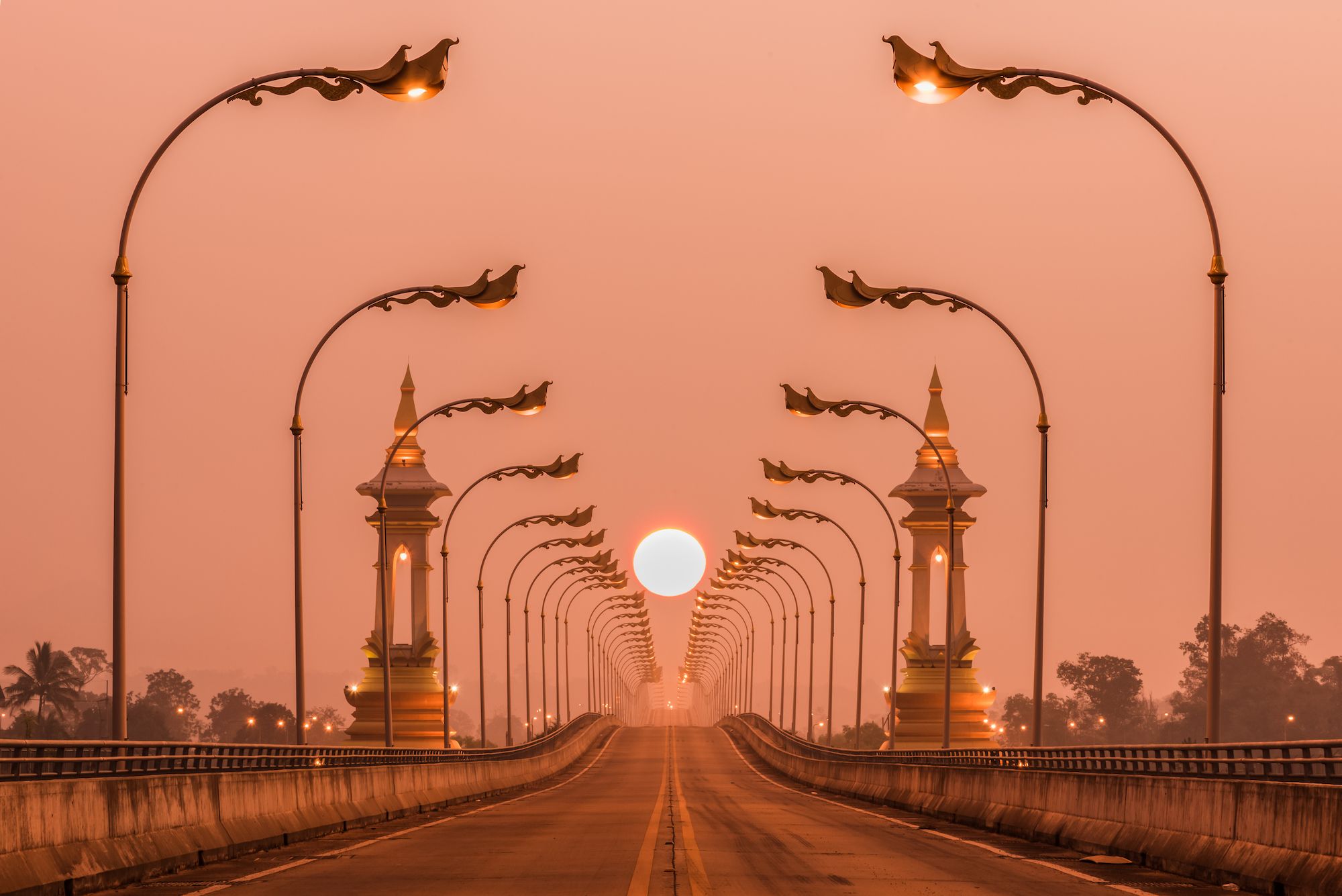 Il tramonto sul terzo ponte dell’amicizia ©chatchai juntanakonsakul