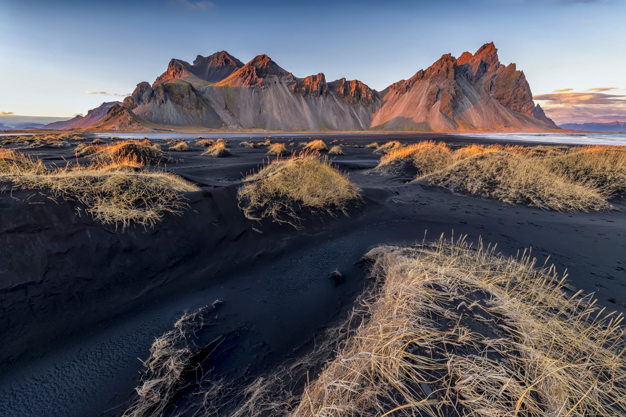 Osservare le stelle vicino al monte Vestrahorn è un’esperienza indimenticabile © Simone Gramegna / Shutterstock