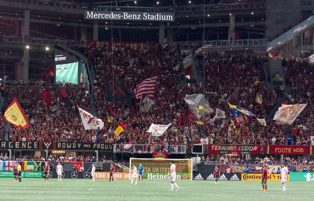 Mercedes Benz Stadium ad Atlanta, Georgia. Jamie Lamor Thompson/Shutterstock