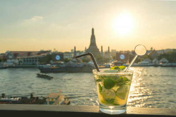 Dai rooftop bar ai locali senza orpelli lungo il fiume, il meglio della vita notturna di Bangkok. © PrasitRodphan/Shutterstock