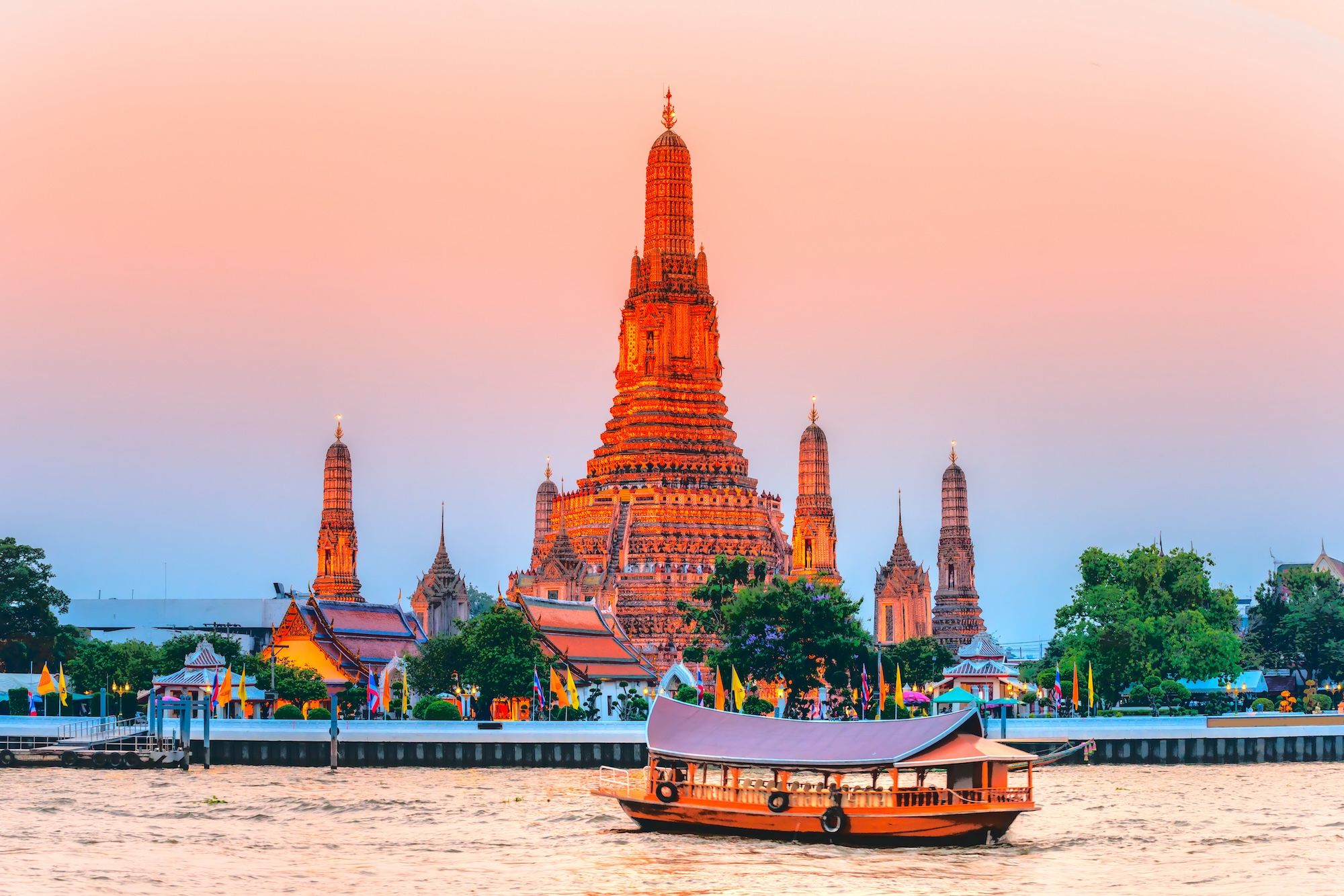 Il Wat Arun è uno degli edifici più suggestivi di Bangkok © Luciano Mortula - LGM / Shutterstock