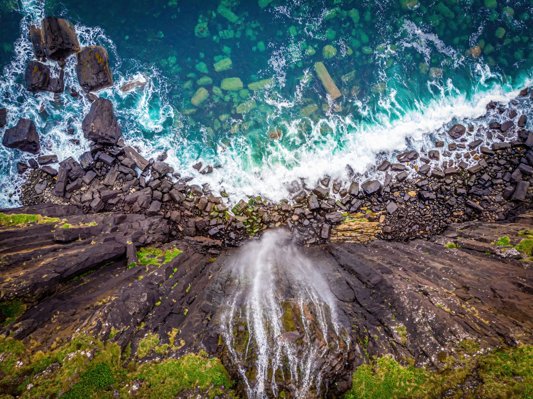 Scogliera di Kilt, nella parte nord-orientale di Trotternish, sull'isola di Skye, in Scozia ©Alexey Fedorenko / Shutterstock