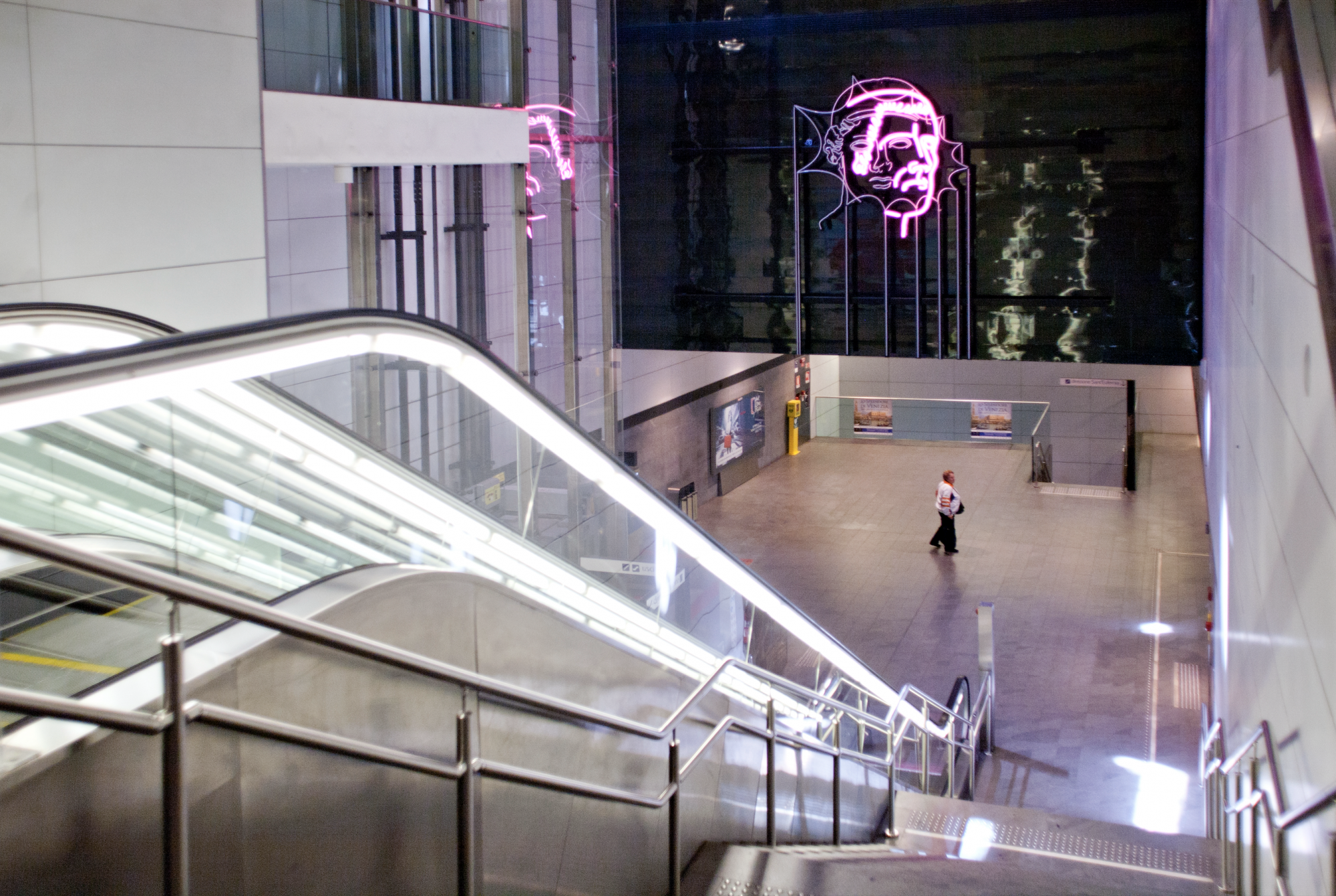 L’opera dell’artista Patrick Tuttofuoco alla fermata della metropolitana San Faustino. Credits Visit Brescia