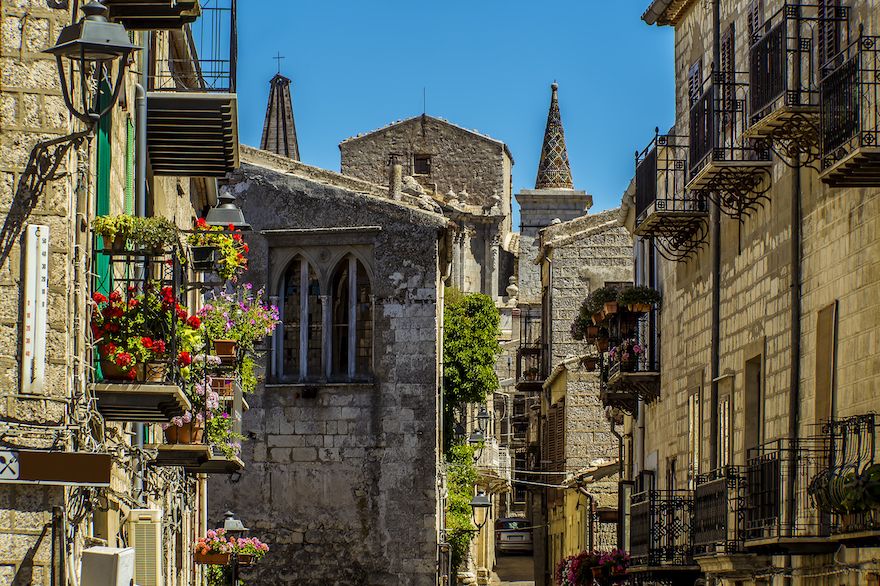 Petralia, borgo delle Madonie ©Nicola Pulham / Shutterstock