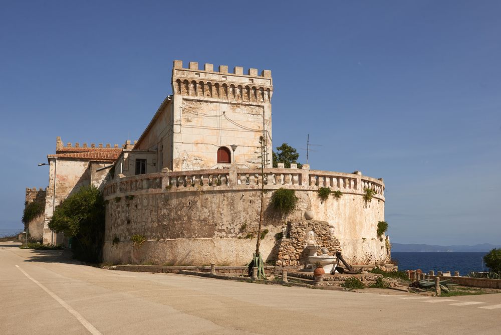 Pianosa, i bastioni di Forte Teglia. Credits marco branchi / Shutterstock