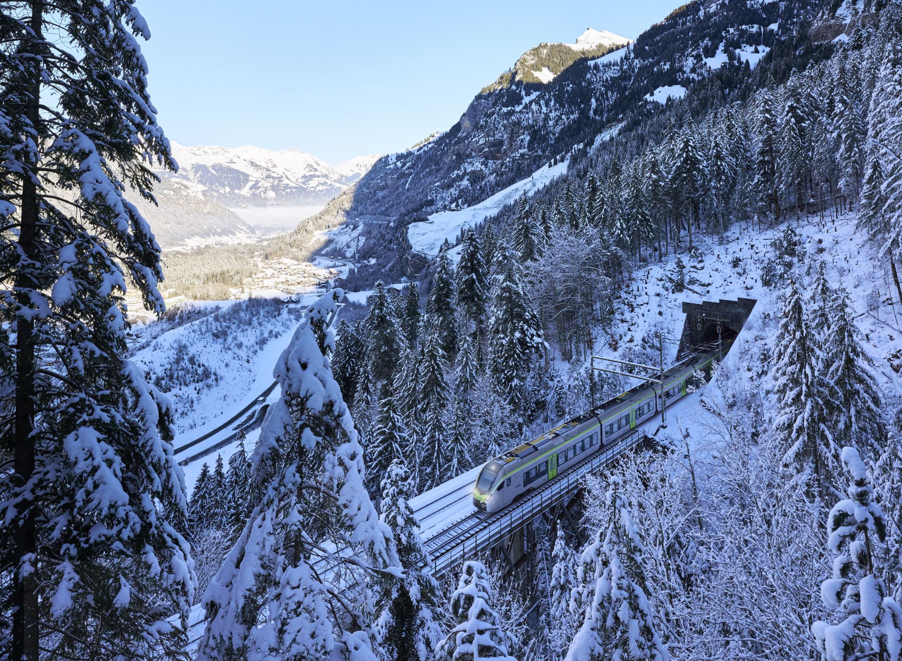 All’uscita da una galleria a Kandersteg. Credits BLS