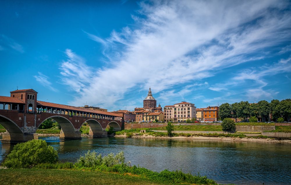 Pavia: dalle sponde del Ticino. Credits lorenza62 / Shutterstock