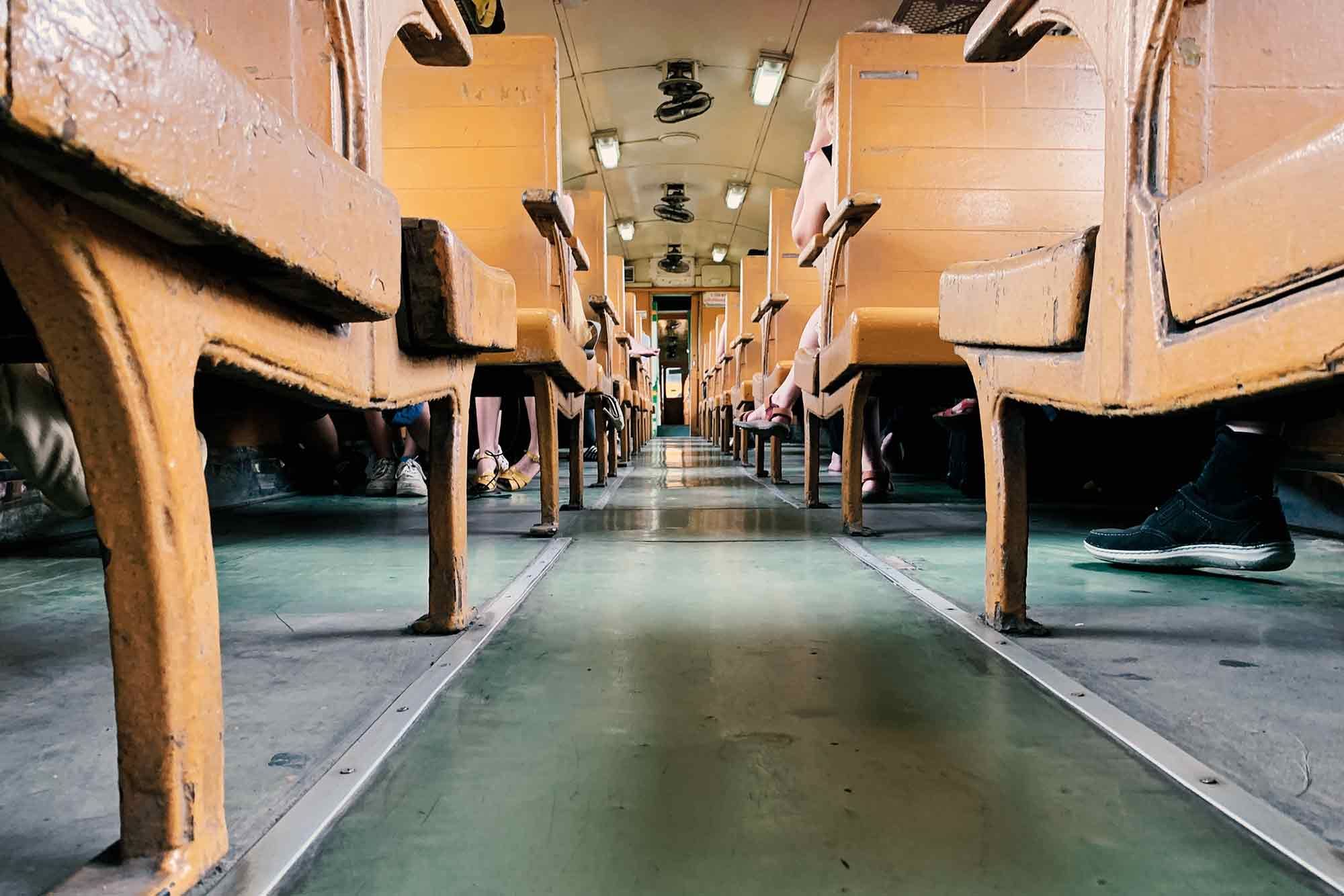 Un particolare del treno che da Bangkok giunge a Kanchanaburi, Thailandia ©Lisa Zillio