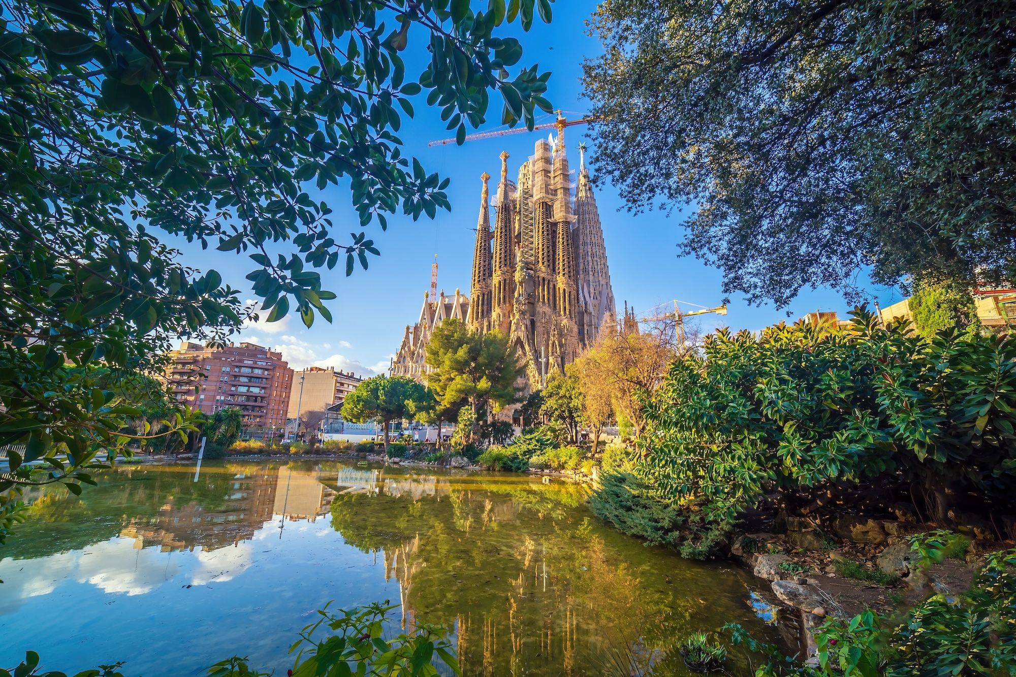 La Sagrada Família, la maestosa basilica modernista di Gaudí a Barcellona © f11photo/Shutterstock