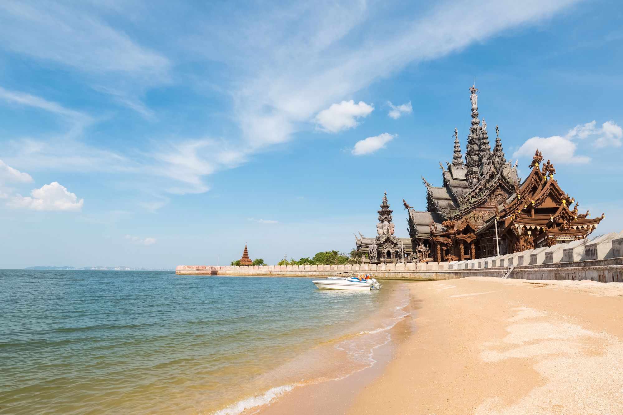 Il Santuario della Verità sulla spiaggia di Pattaya, Thailandia ©chuyuss