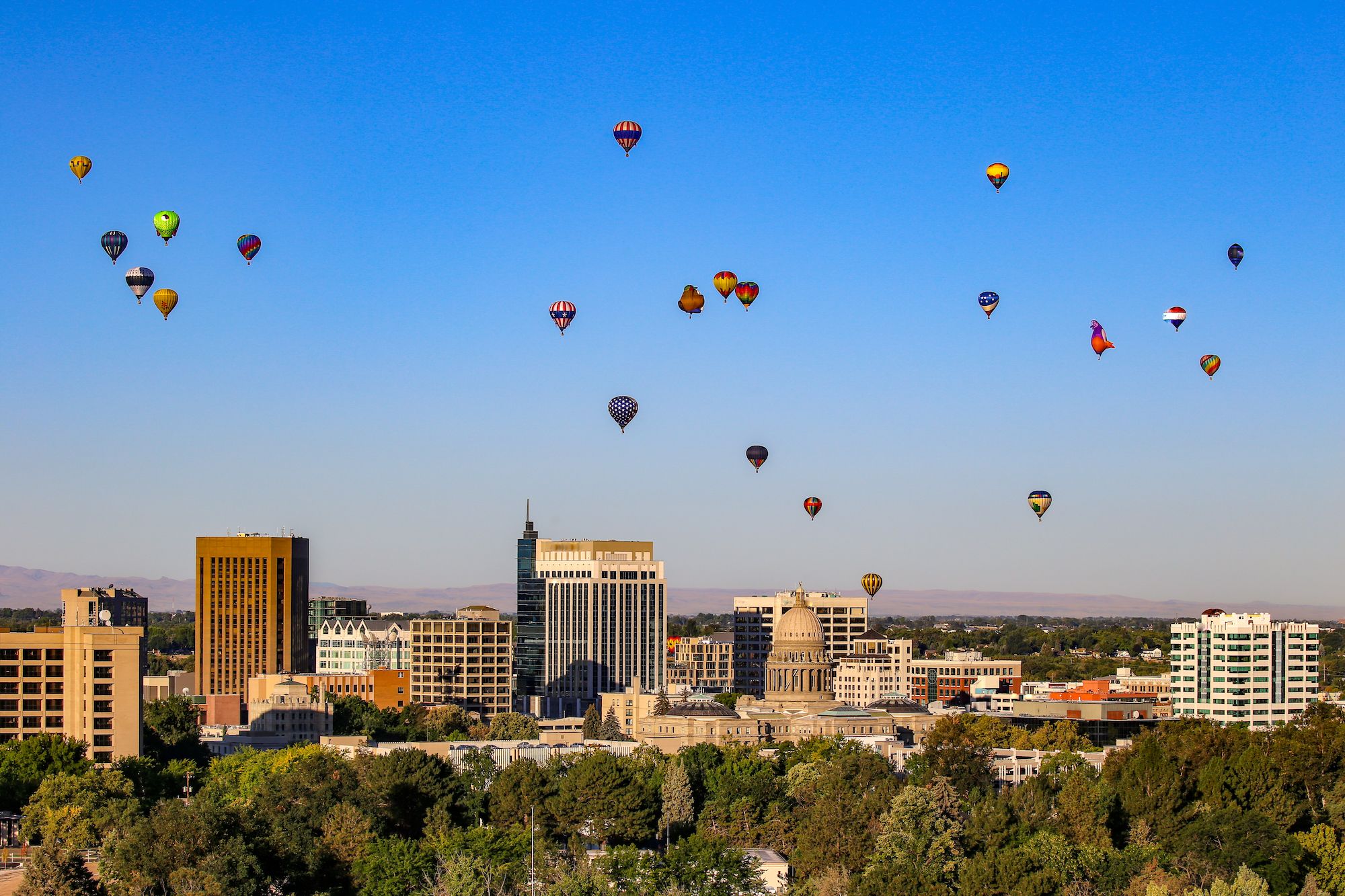 Il cielo di Boise si riempie ogni anno di coloratissime mongolfiere in occasione dello Spirit of Boise Balloon Classic © CSNafzger