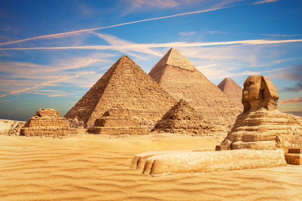 La Sfinge e le piramidi di Giza © AlexAnton  /Shutterstock
