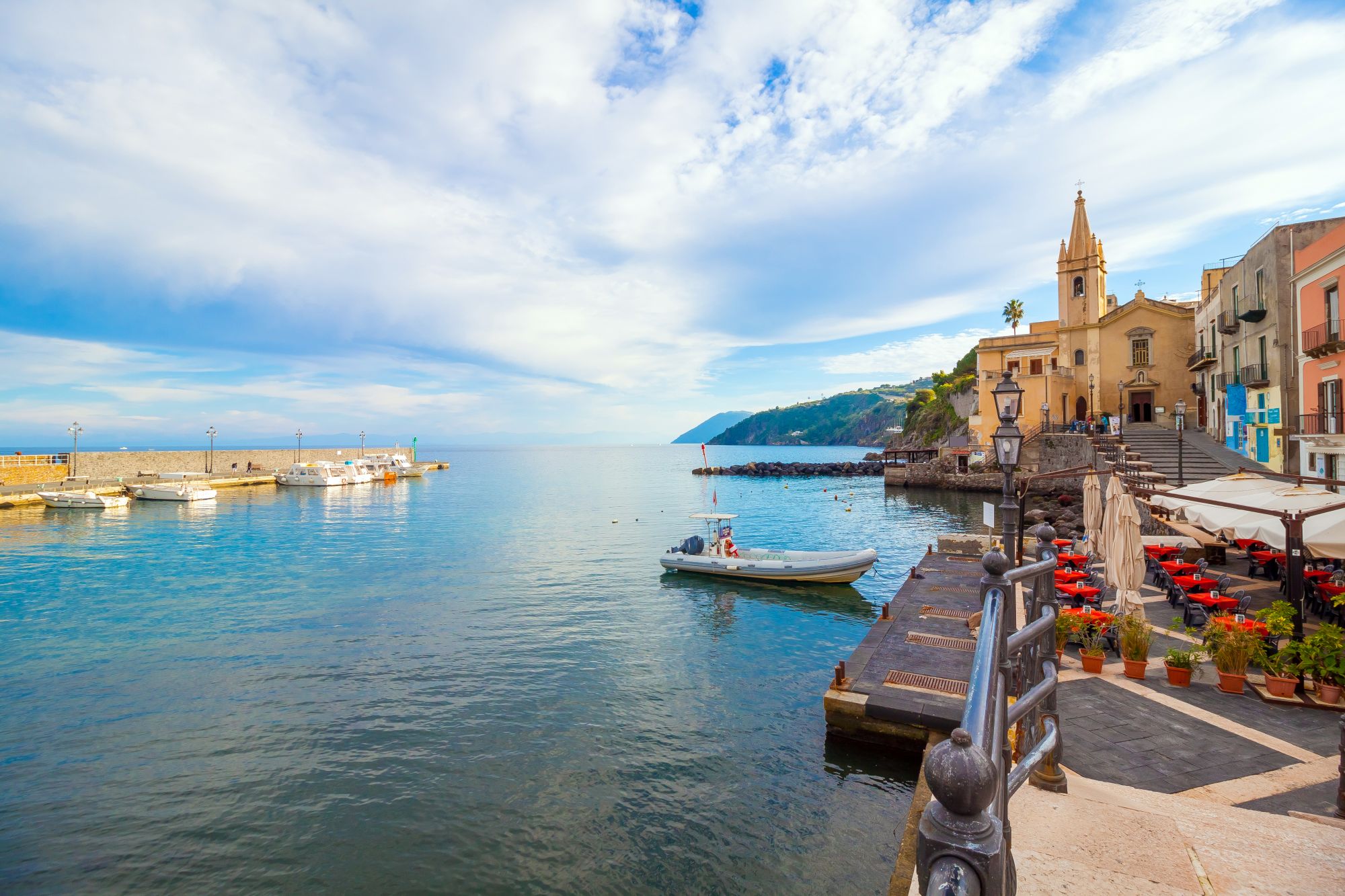 Cielo e mare delle Eolie, visti da Marina Corta