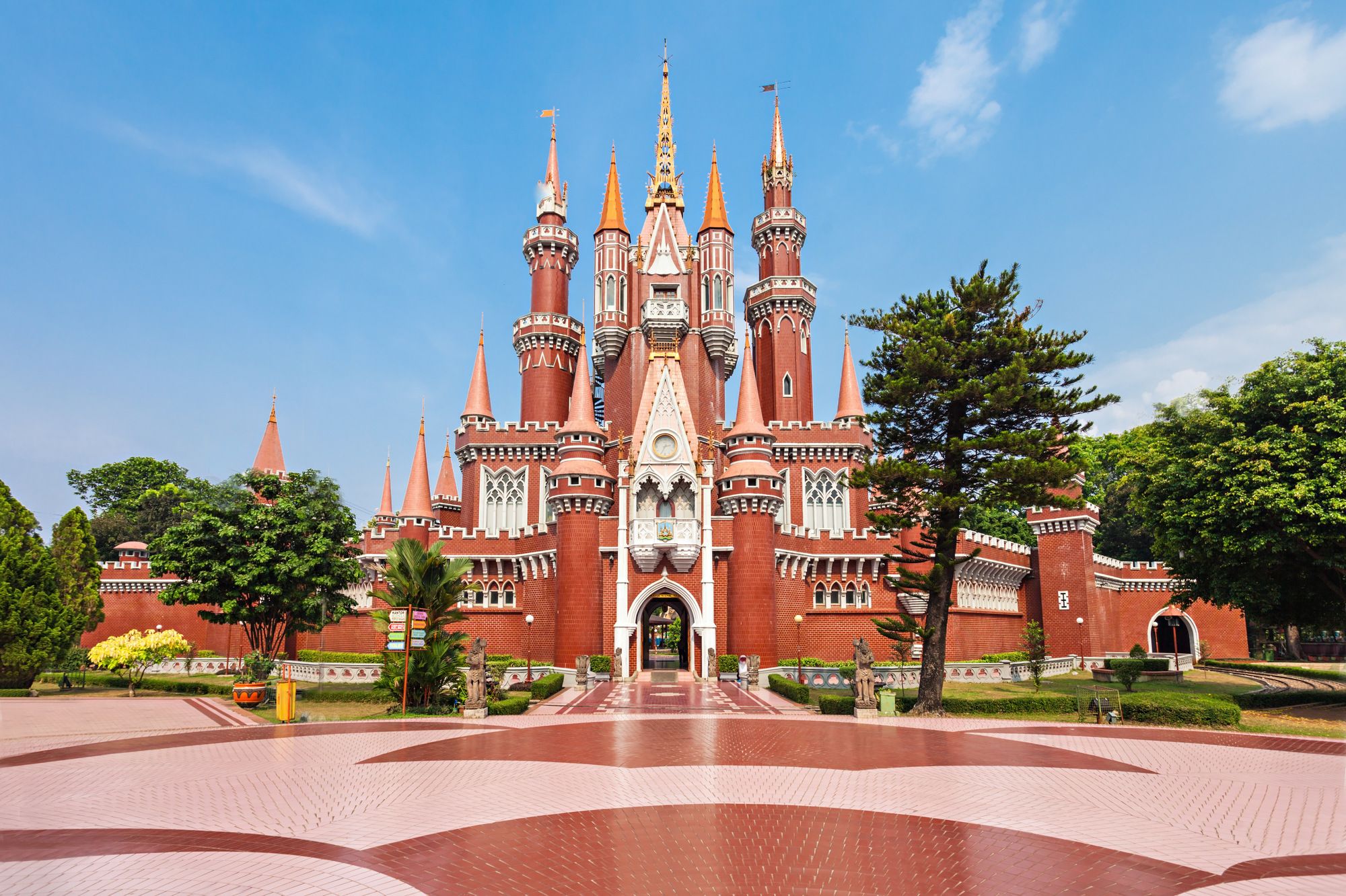 Il Taman Mini Indonesia Indah a Jakarta, Indonesia ©saiko3p/Shutterstock