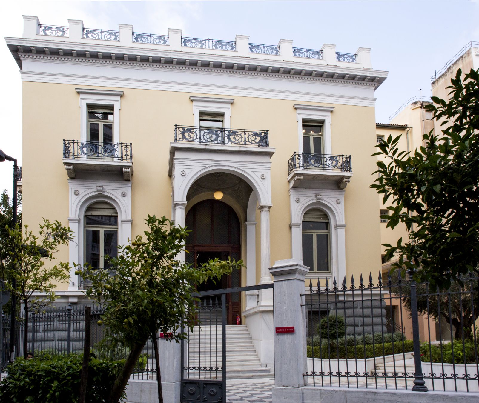 La galleria vista dalla strada - photo courtesy Allouche Benias Gallery