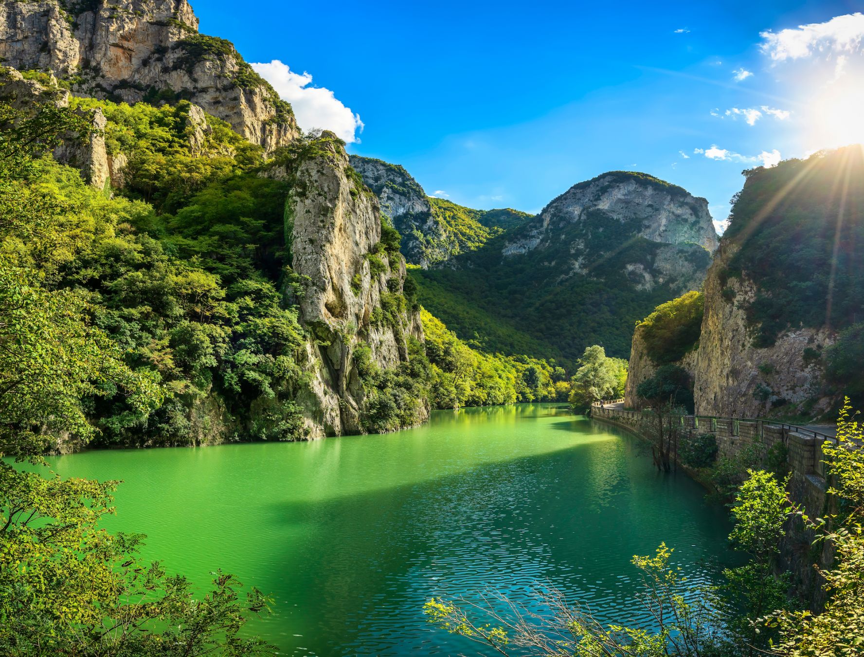 Gli spettacolari canyon della Riserva Naturale Statale Gola del Furlo ©StevanZZ