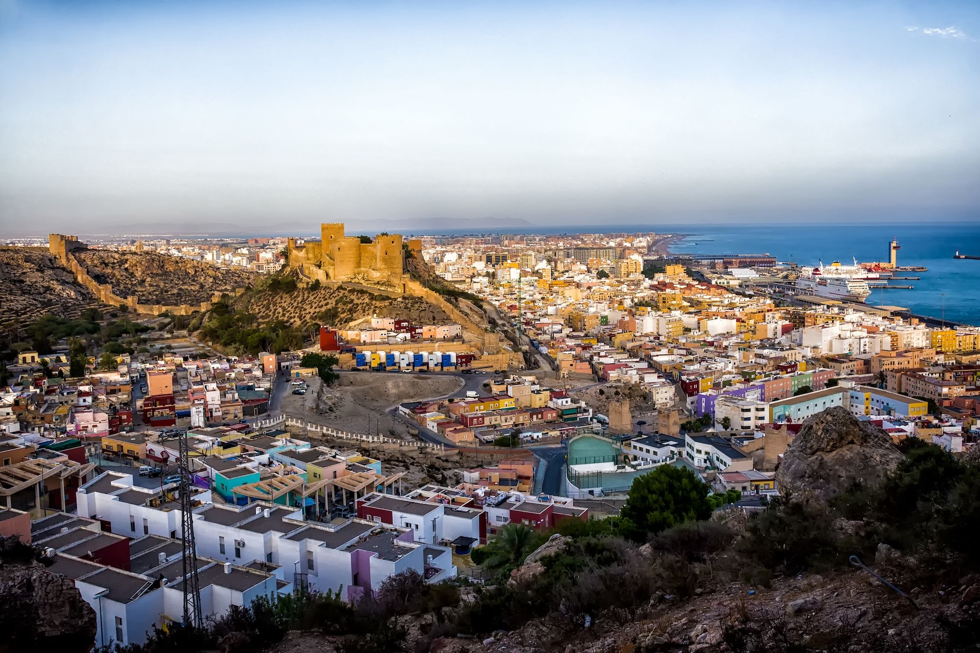 La Chanca, la Alcazaba e il porto di Almeria ©Eusebio Torres/Shutterstock