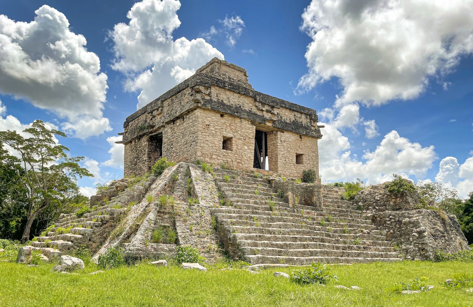 Il Tempio delle Sette Bambole a Dzibilchaltún ©Roberto Carvajal /Shutterstock