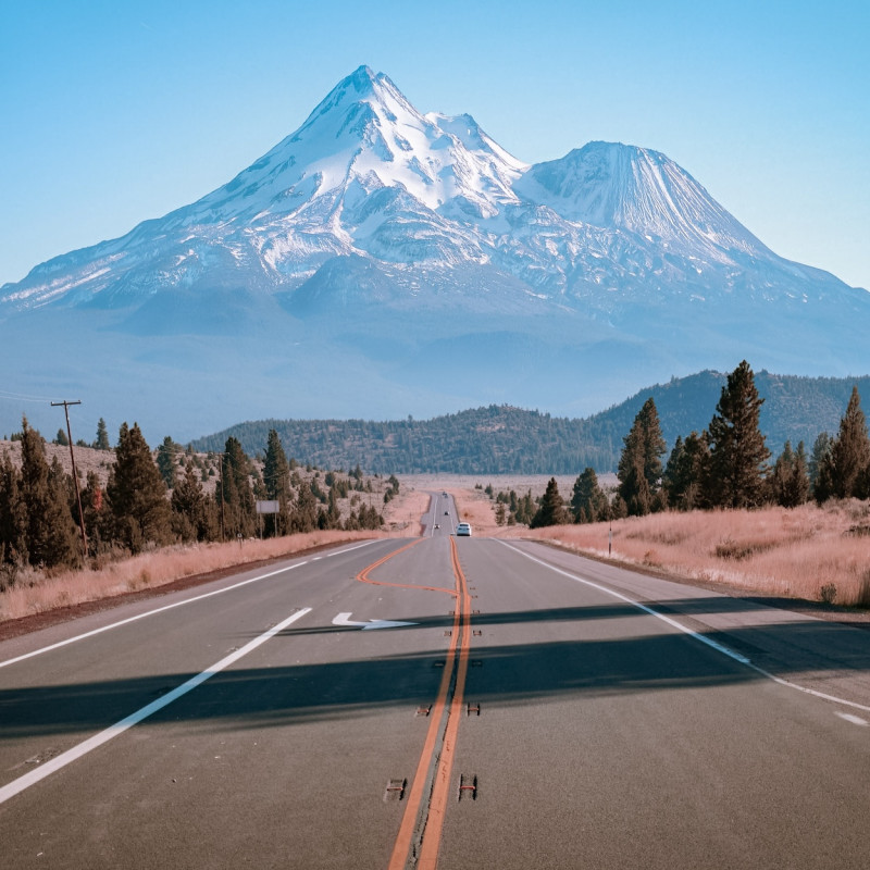 Il profilo del Mt. Shasta si avvicina ©Zach Zheng/Shutterstock