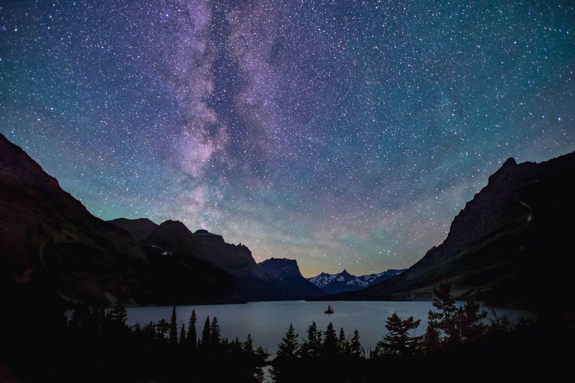 La Via Lattea sopra il Lago Saint Mary, nel Glacier National Park. © FloridaStock/Shutterstock