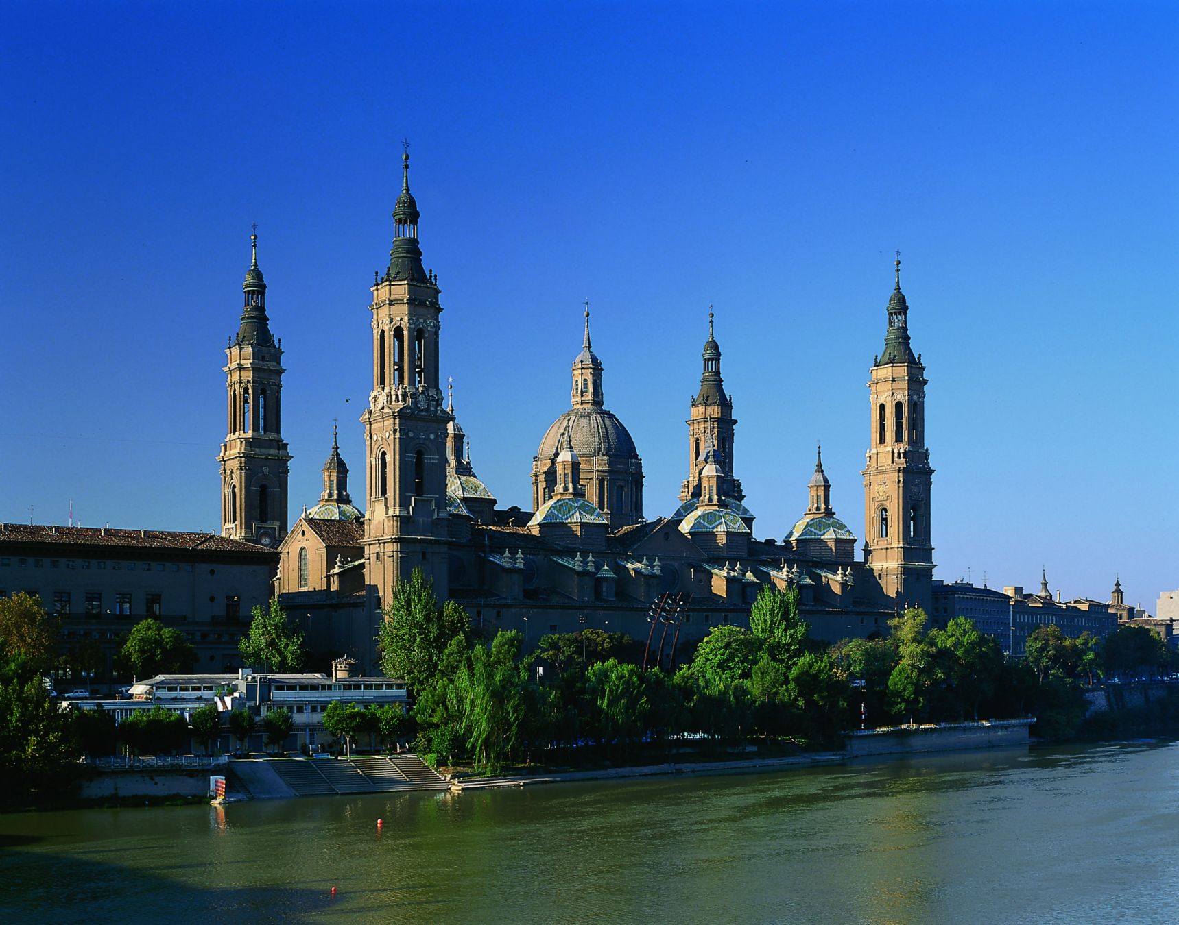 Saragozza, Río Ebro y Basílica del Pilar © Ente Spagnolo del Turismo-Turespaña