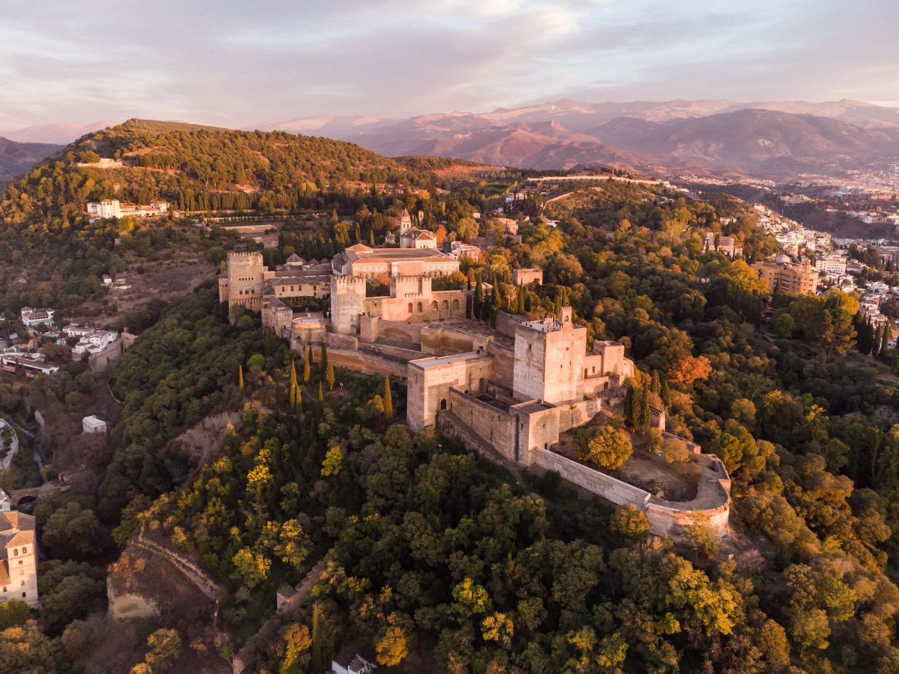 LʼAlhambra al tramonto ©AsiaTravel/Shutterstock