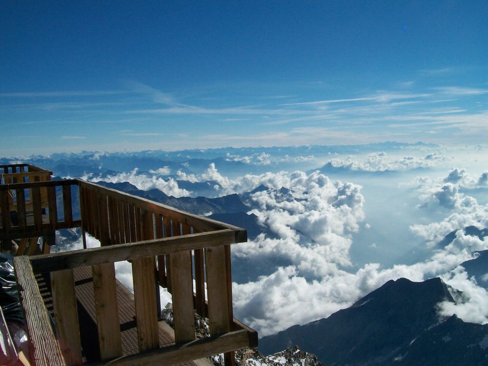Il mondo dalla Capanna Margherita. Credits Andreabianchi / Shutterstock