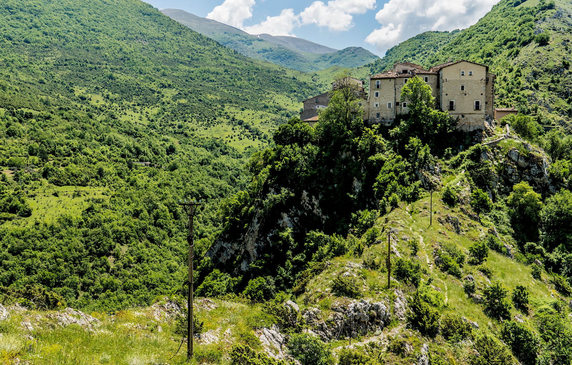 Alla geometria del paesaggio di a Castrovalva è dedicata un’incisione @Patrick Messier
