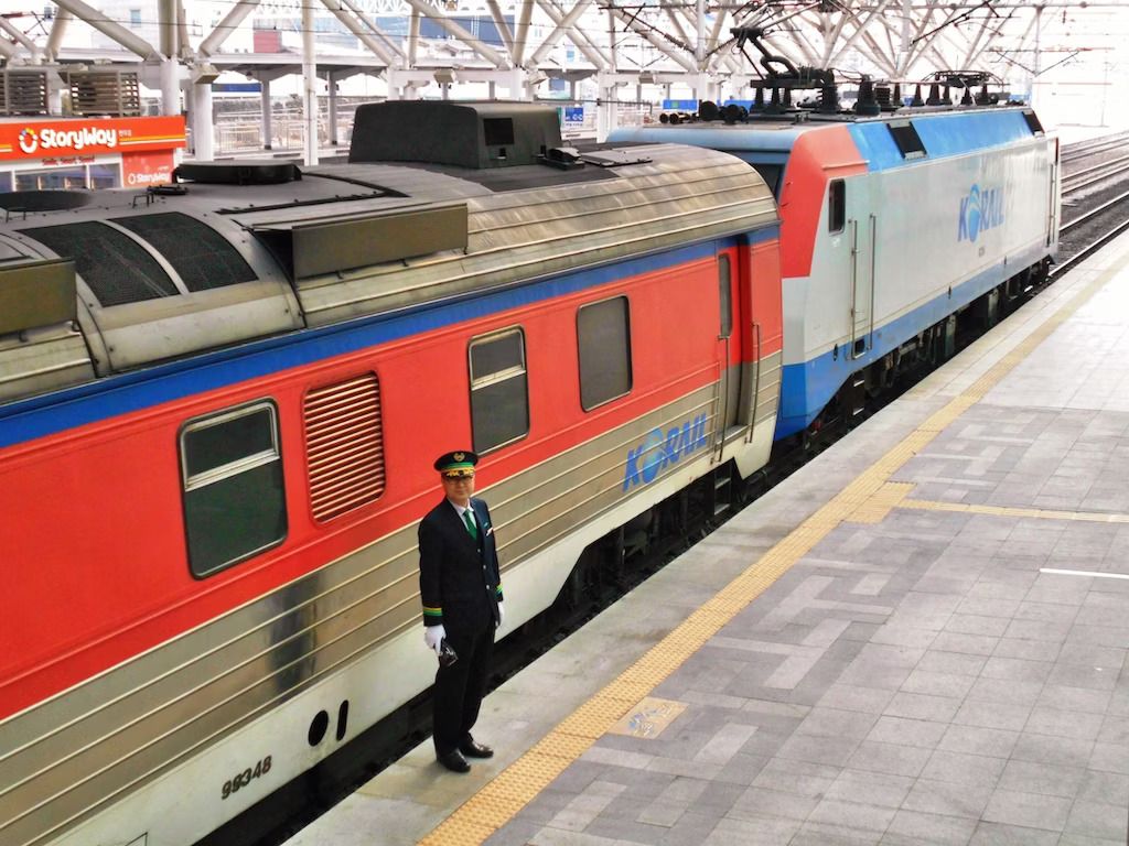 Treni e sugli autobus coreani sono puliti, efficienti e convenienti © EQRoy / Shutterstock