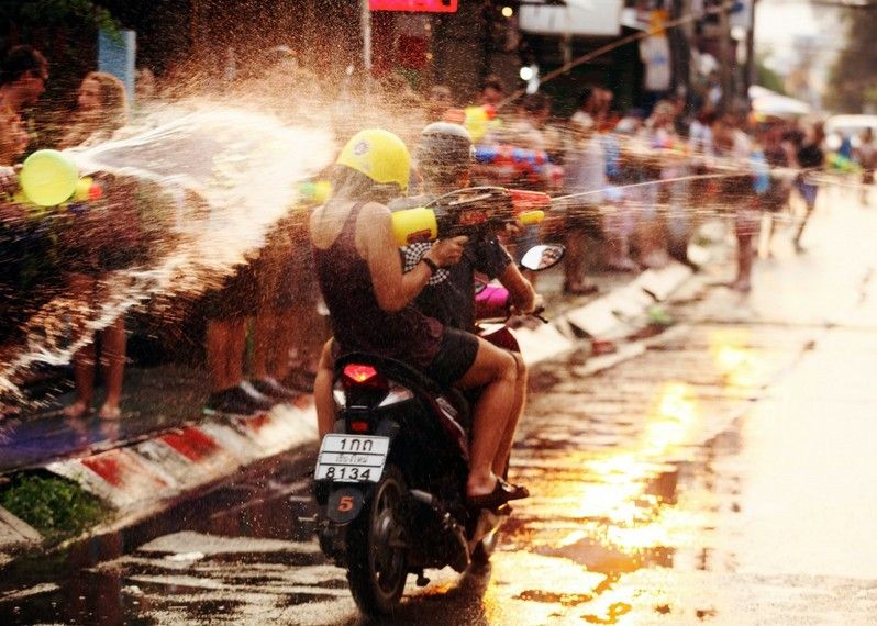 Battaglia d’acqua per la celebrazione di Songkran, il Capodanno thailandese, Thailandia. ©Matt Munro/Lonely Planet