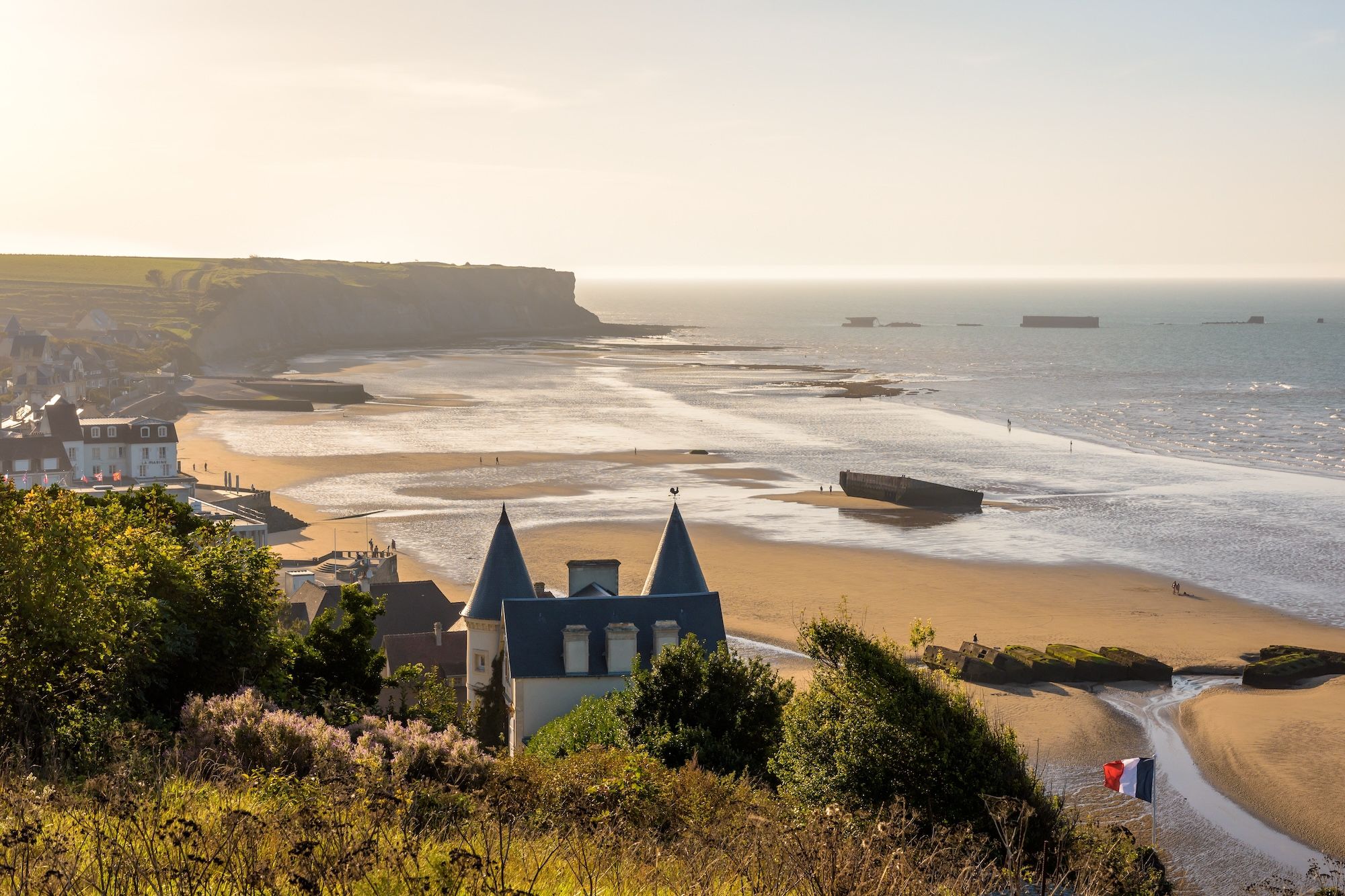 Mulberry harbours, ad Arromanches-lesBains;© olrat /Shutterstock