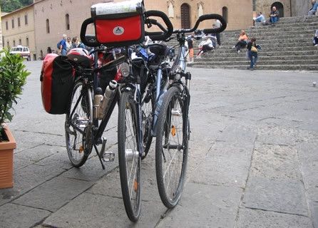 Bici innamorate a Massa Marittima © Fotografia di Nicola Tarsia