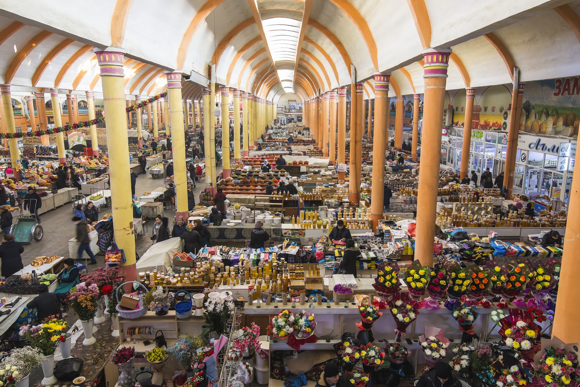 Il mercato di Panjshanbe a Khujand è uno dei più grandi del Tagikistan ©Getty Images