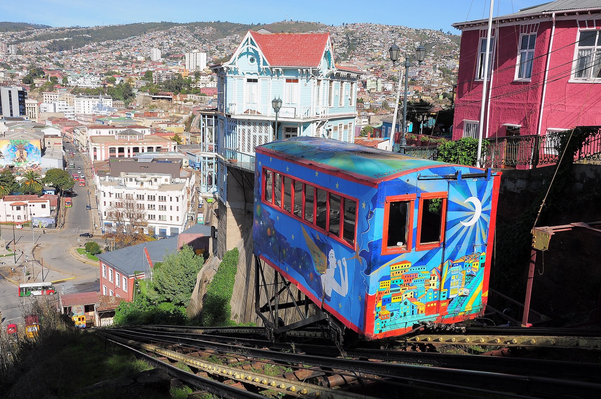 Le funicolari sono il mezzo migliore per spostarsi a Valparaiso ©Locomotive74/Shutterstock