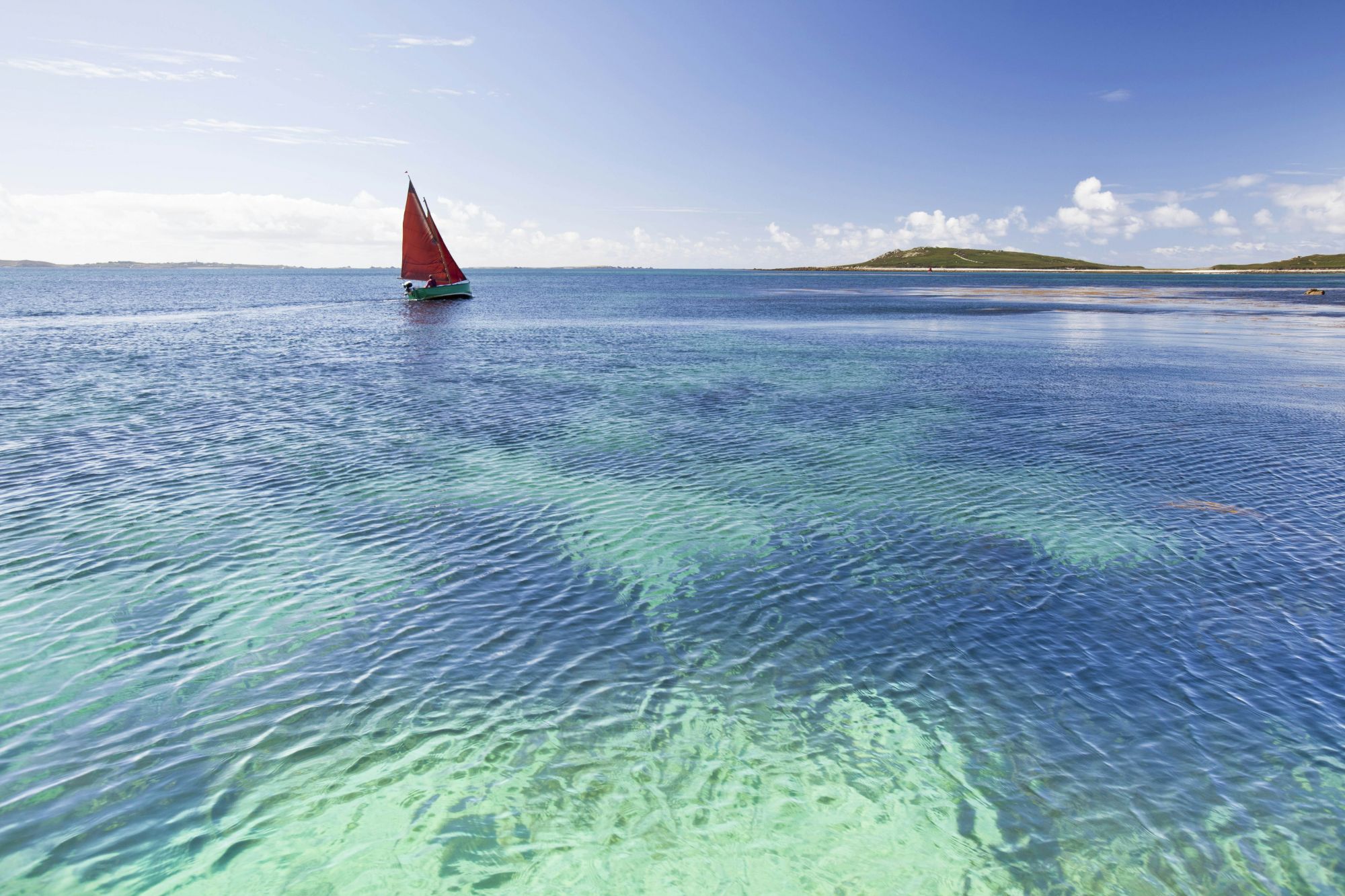 Il mare delle Isole Scilly sembra avere poco da spartire con l’Inghilterra! © Julian Love / Lonely Planet