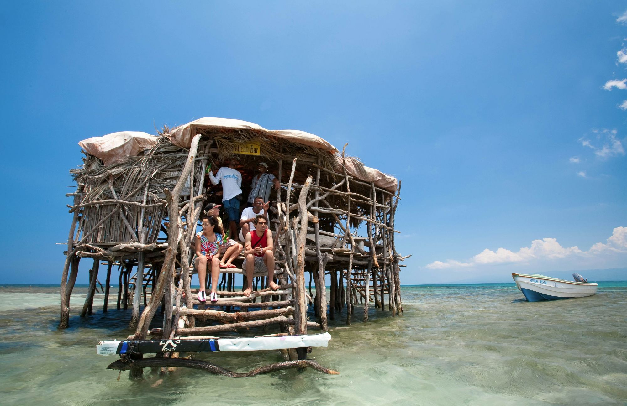 Una puntata al Pelican Bar, in compagnia di turisti e abitanti del luogo, giustifica appieno un viaggio in Giamaica.