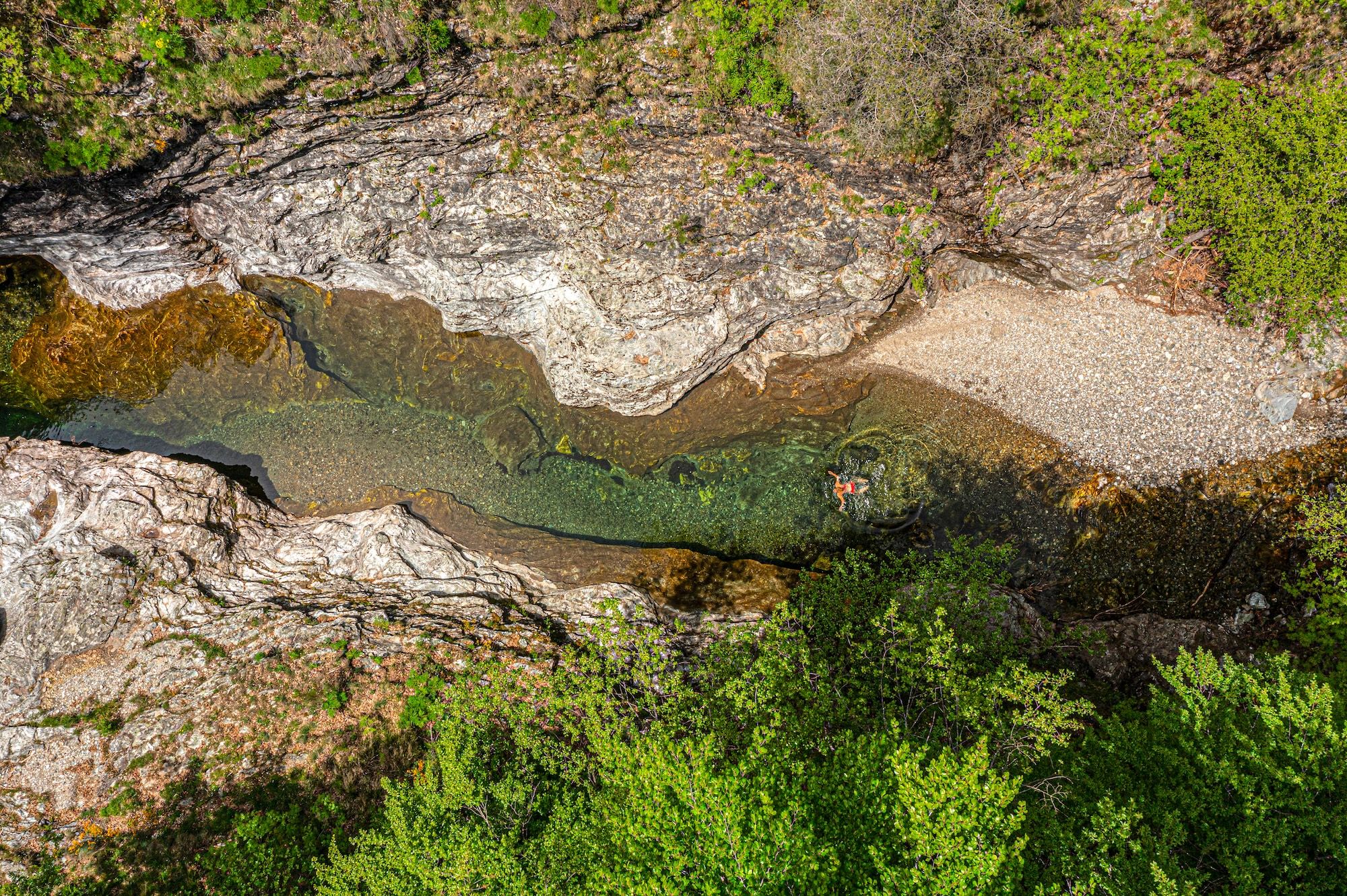 La vista del fiume Malzac sul Chemin de Stevenson a Cassagnas, Cevennes © Eric Isselee / Shutterstock