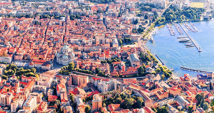 Como, il lago e il centro urbano. Credits Feel good studio / Shutterstock