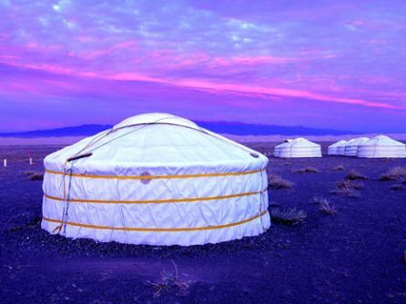 Campo tendato nel deserto dei Gobi - fotografia di Giovanni Vavassori