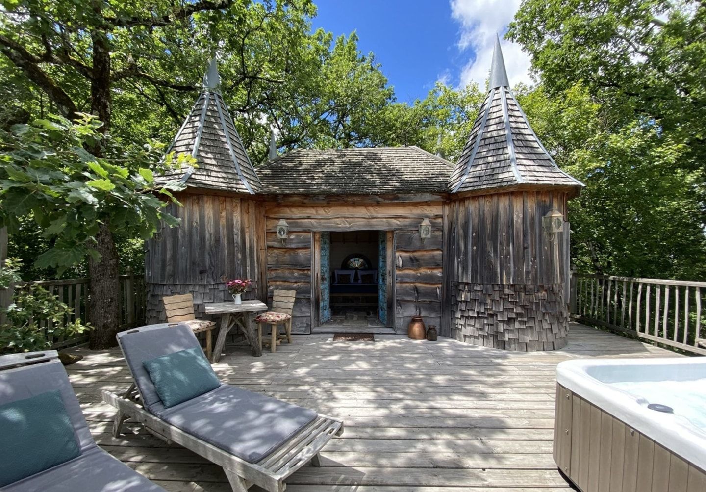 Non una casa, ma un castello sull’albero © Châteaux dans les Arbres,