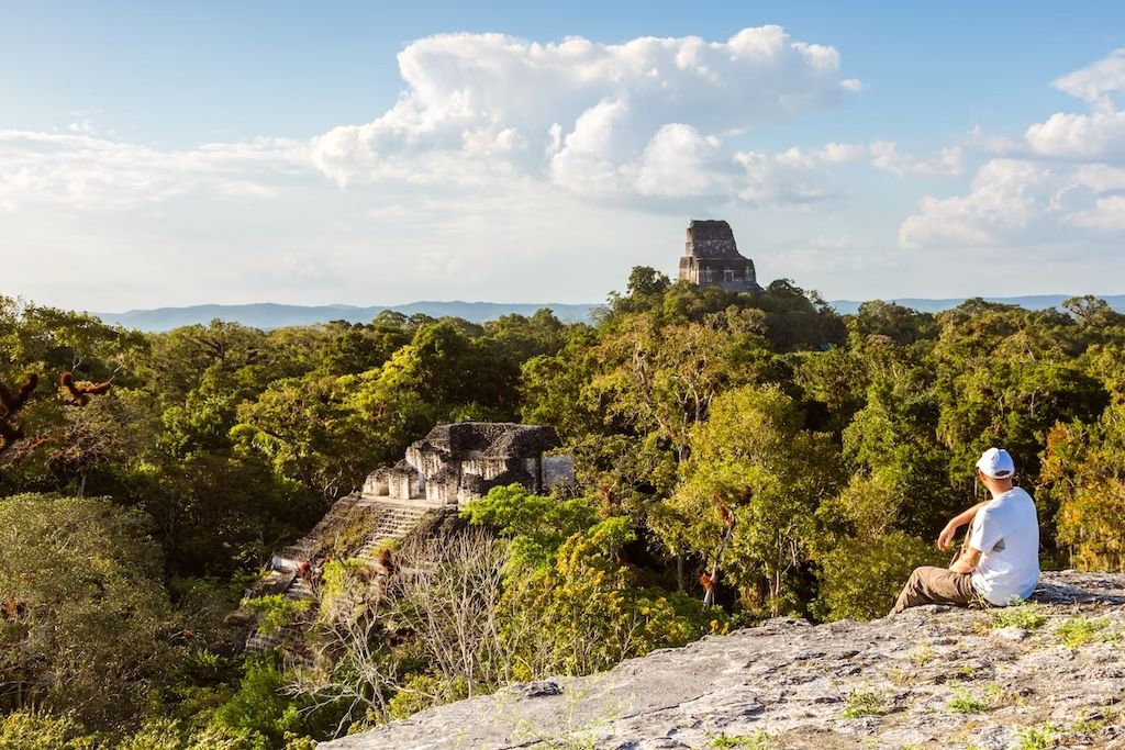 Dalla sommità del Templi IV si godono magnifiche vedute sulle rovine di Tikal. © Matteo Colombo / Getty Images